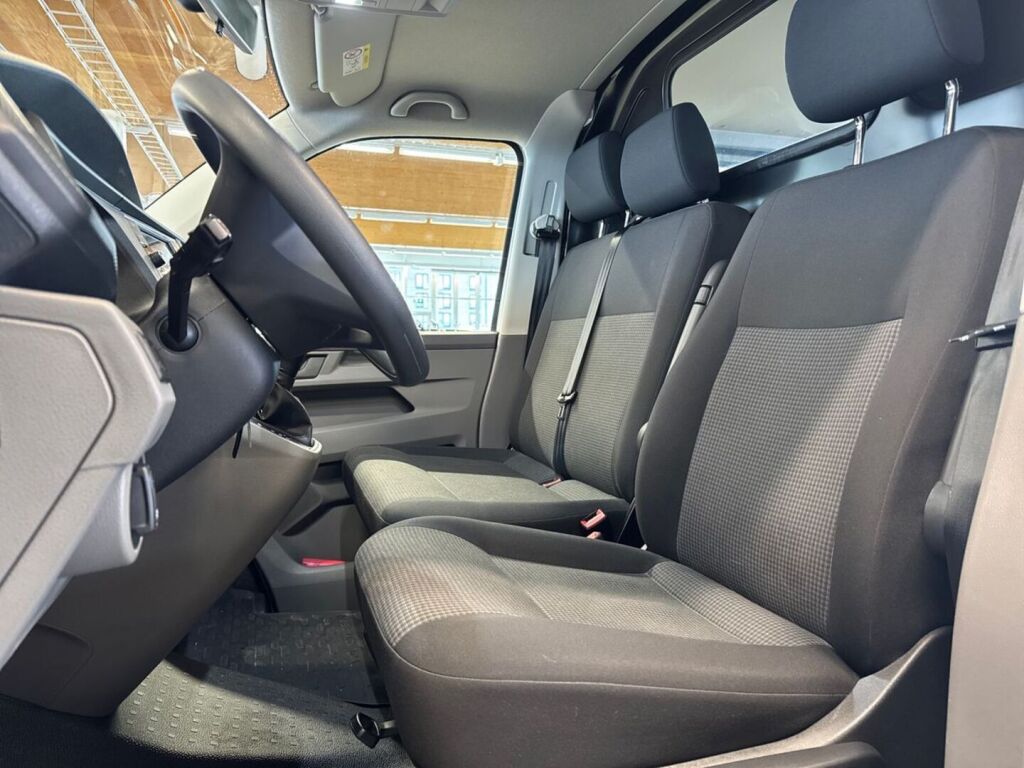 Volkswagen Transporter 2021 Valkoinen
