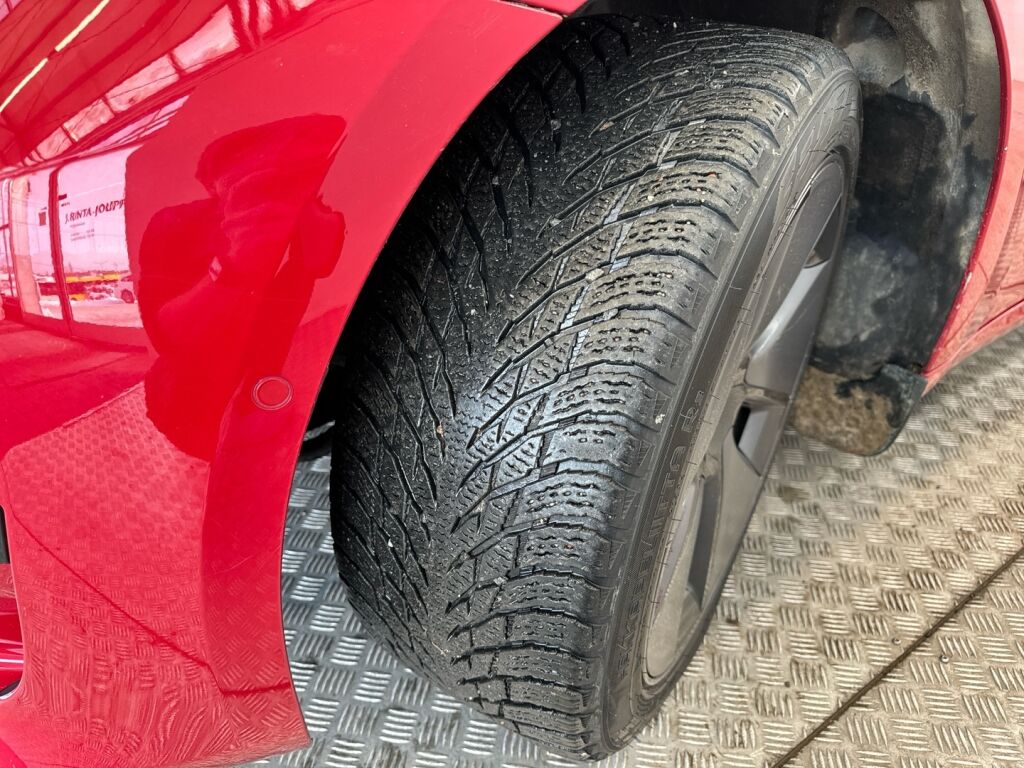 Tesla Model 3 2021 Punainen