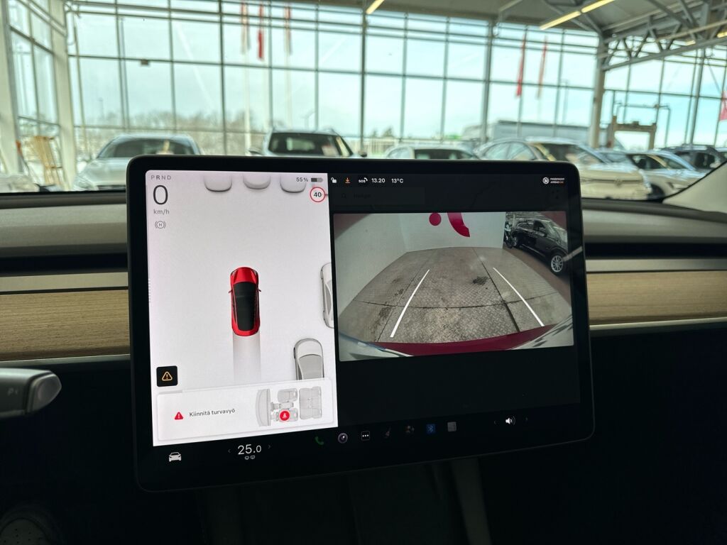 Tesla Model 3 2021 Punainen