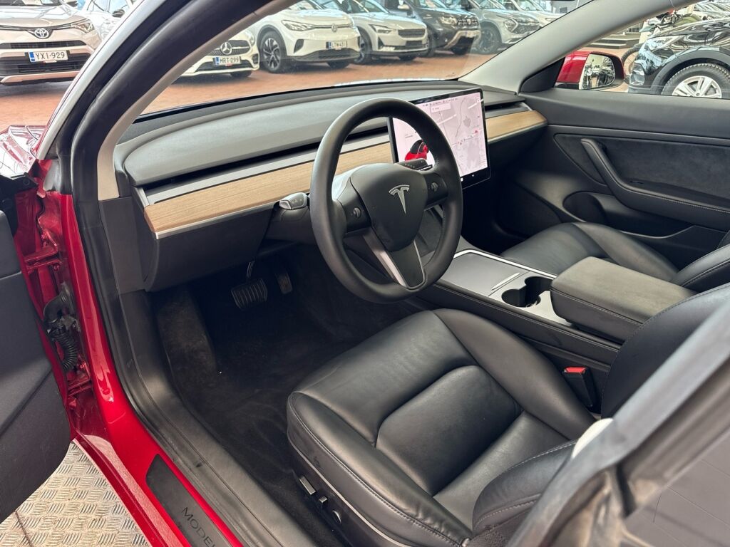 Tesla Model 3 2021 Punainen