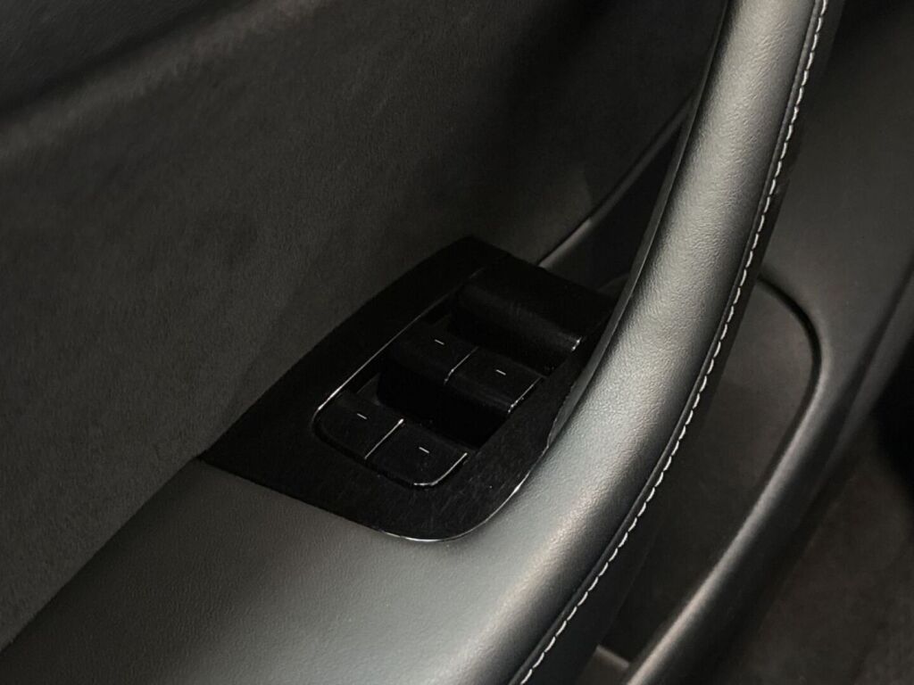 Tesla Model 3 2020 Valkoinen