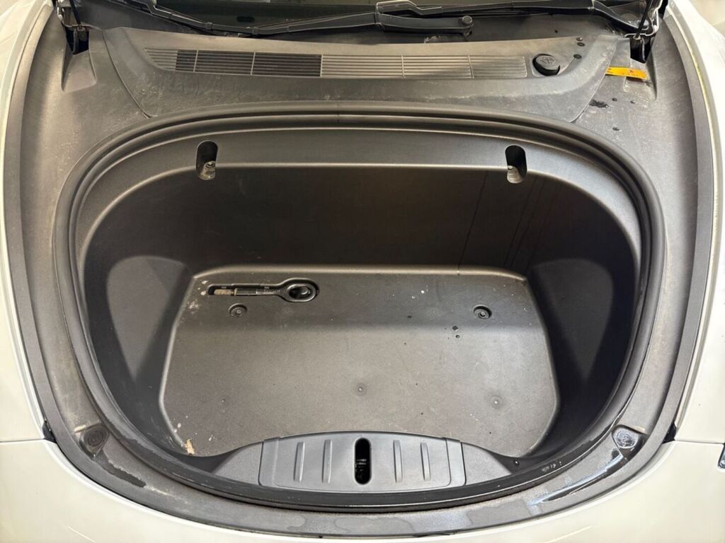 Tesla Model 3 2020 Valkoinen