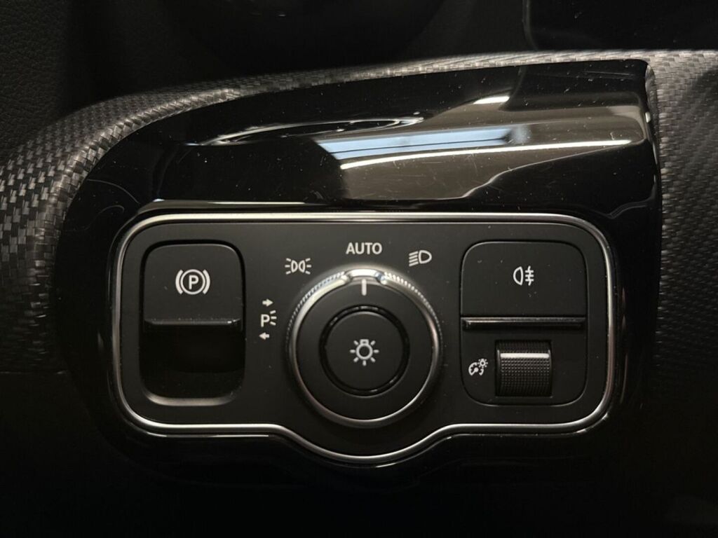Mercedes-Benz A 2021 Musta