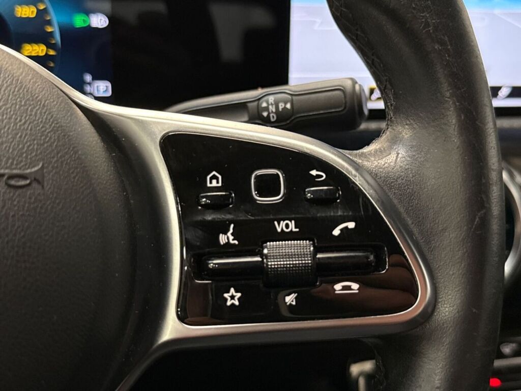 Mercedes-Benz A 2021 Musta