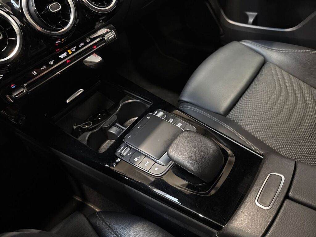 Mercedes-Benz A 2021 Musta