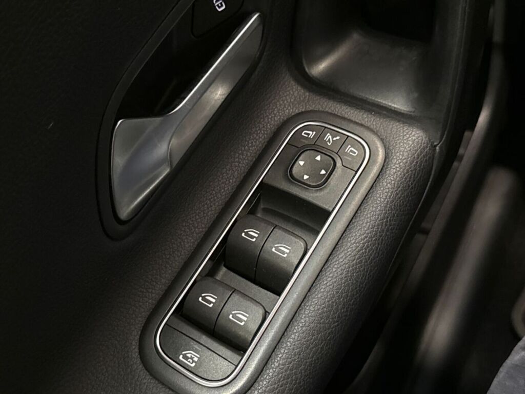 Mercedes-Benz A 2021 Musta
