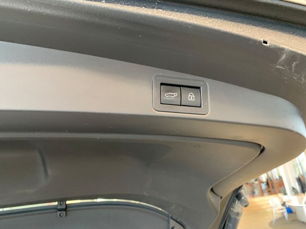 Toyota Corolla 2021 Metallinhohto Valkoinen