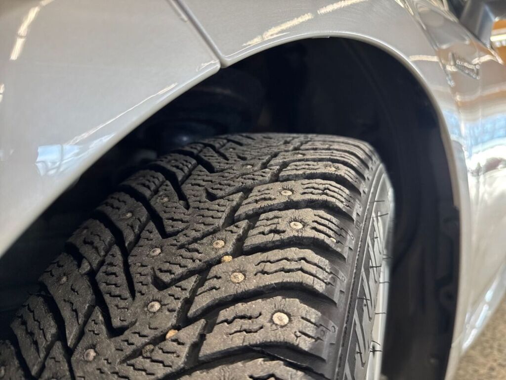 Toyota Corolla 2021 Metallinhohto Hopea