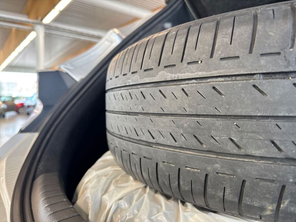 Toyota Corolla 2021 Metallinhohto Hopea