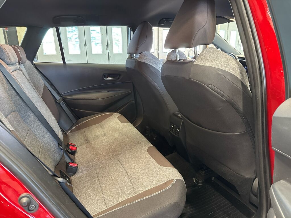 Toyota Corolla 2021 Punainen