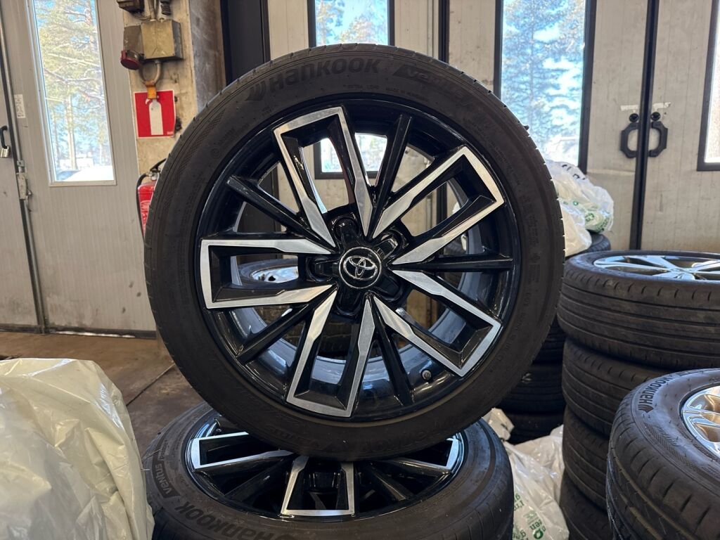 Toyota Corolla 2021 Punainen