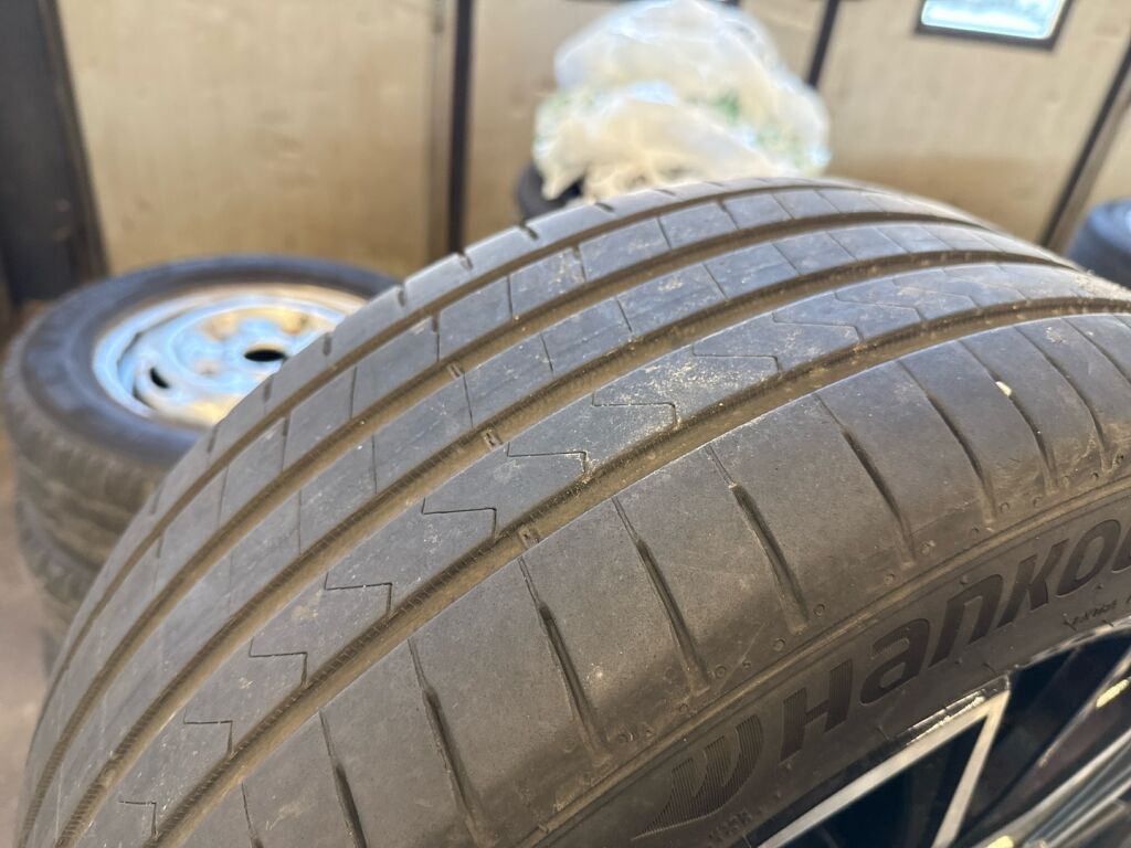 Toyota Corolla 2021 Punainen