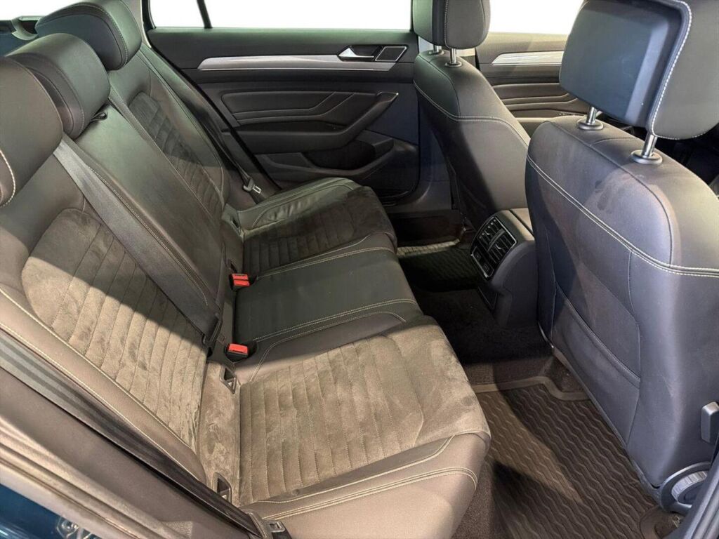 Volkswagen Passat 2021 Sininen
