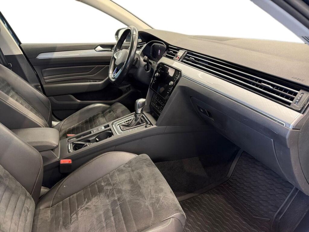 Volkswagen Passat 2021 Sininen