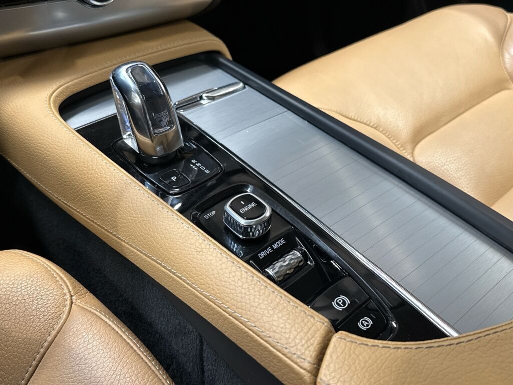 Volvo XC90 2016 Musta