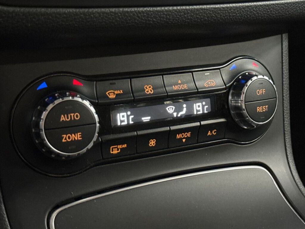 Mercedes-Benz B 2015 Harmaa