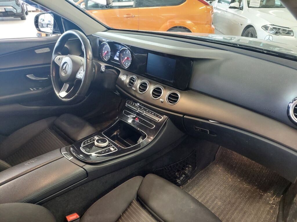 Mercedes-Benz E 2017 Musta