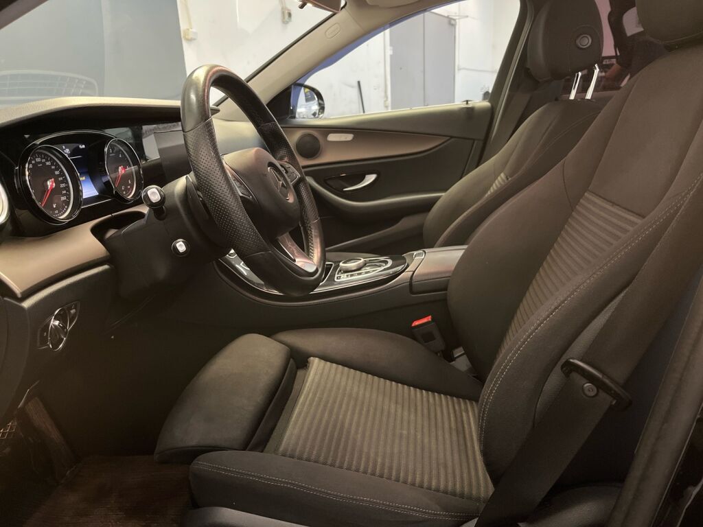 Mercedes-Benz E 2017 Musta