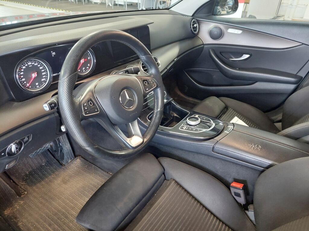 Mercedes-Benz E 2017 Musta