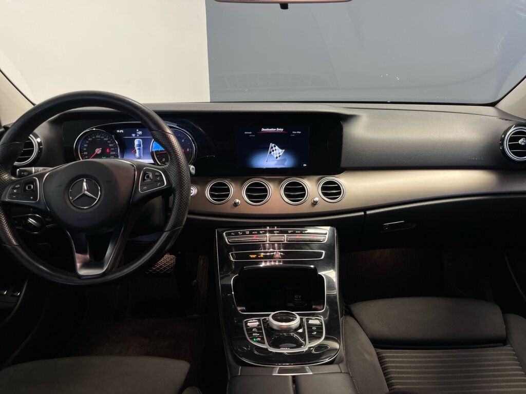Mercedes-Benz E 2017 Musta