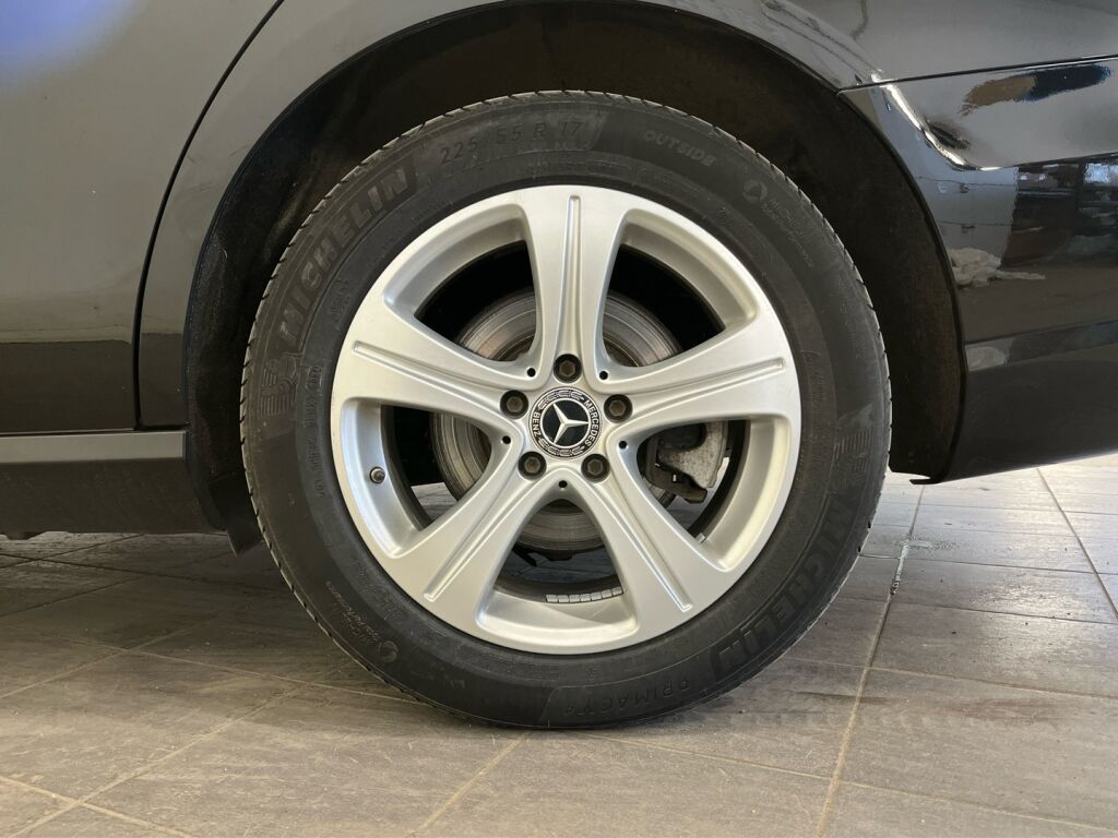 Mercedes-Benz E 2017 Musta