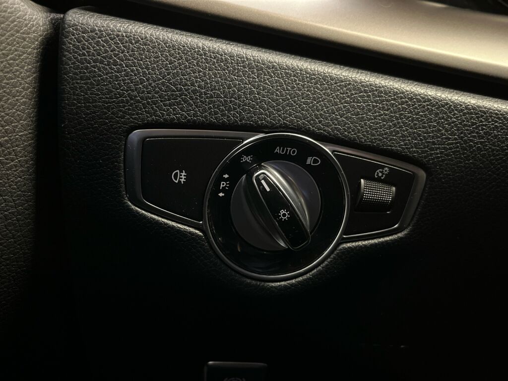 Mercedes-Benz E 2017 Musta
