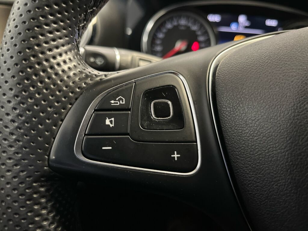 Mercedes-Benz E 2017 Musta