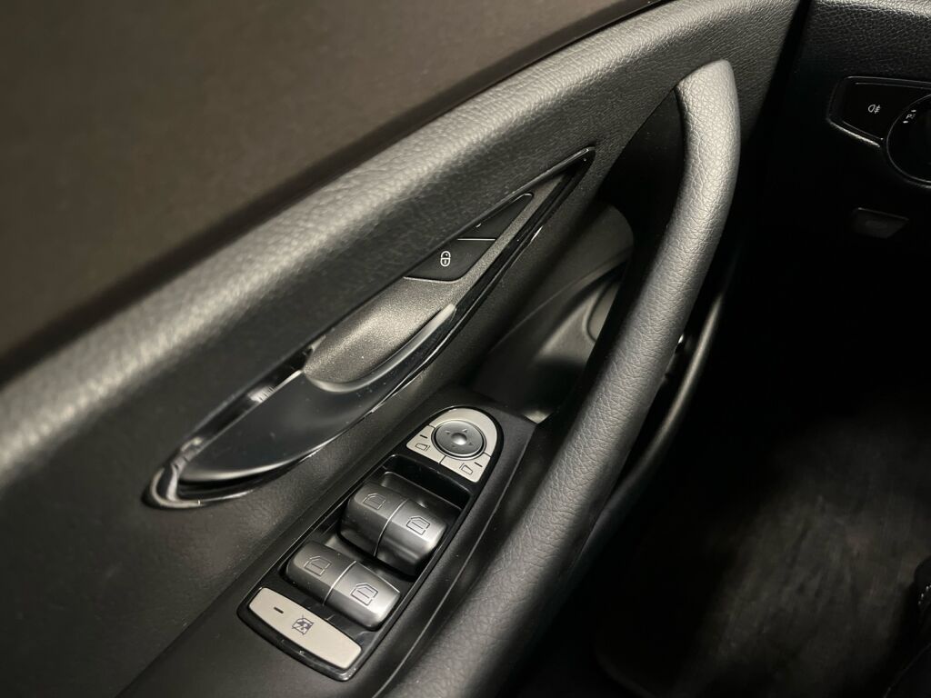 Mercedes-Benz E 2017 Musta