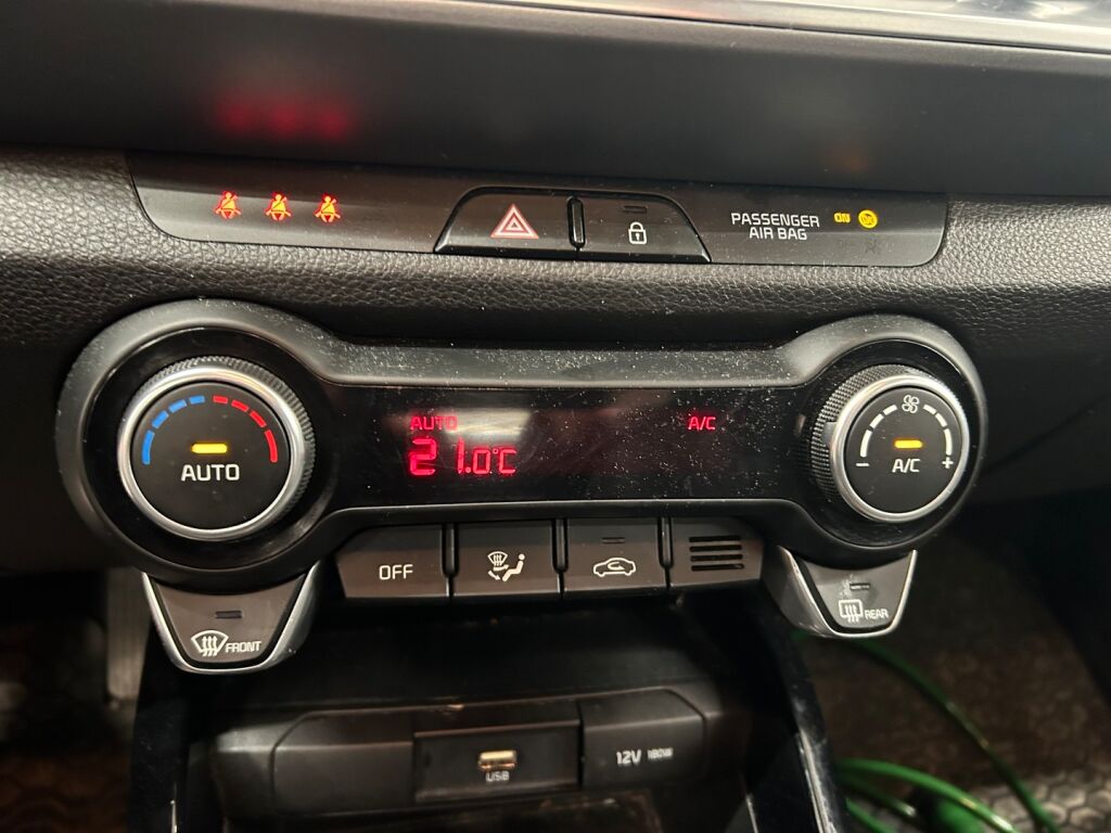 Kia Stonic 2021 Punainen