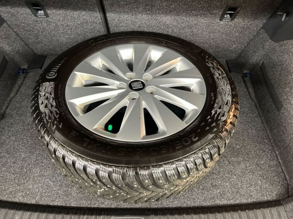 Seat Arona 2021 Sininen
