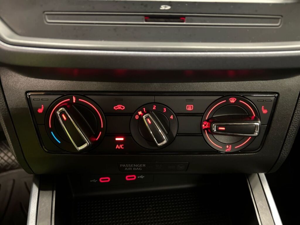 Seat Arona 2021 Sininen
