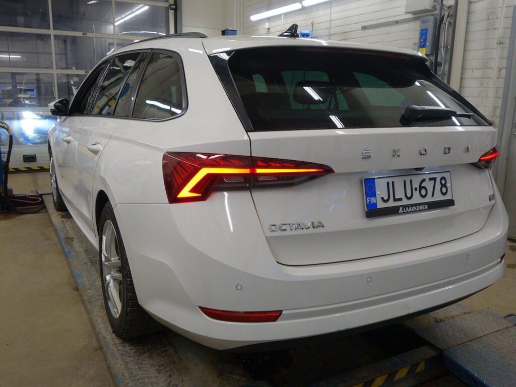 Skoda Octavia 2020 Valkoinen