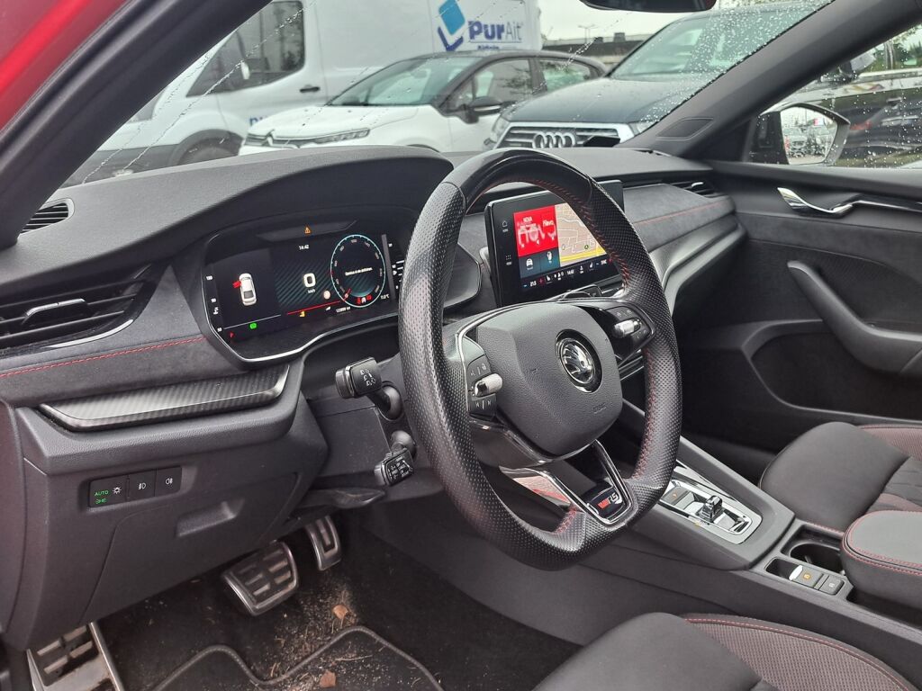 Skoda Octavia 2021 Punainen