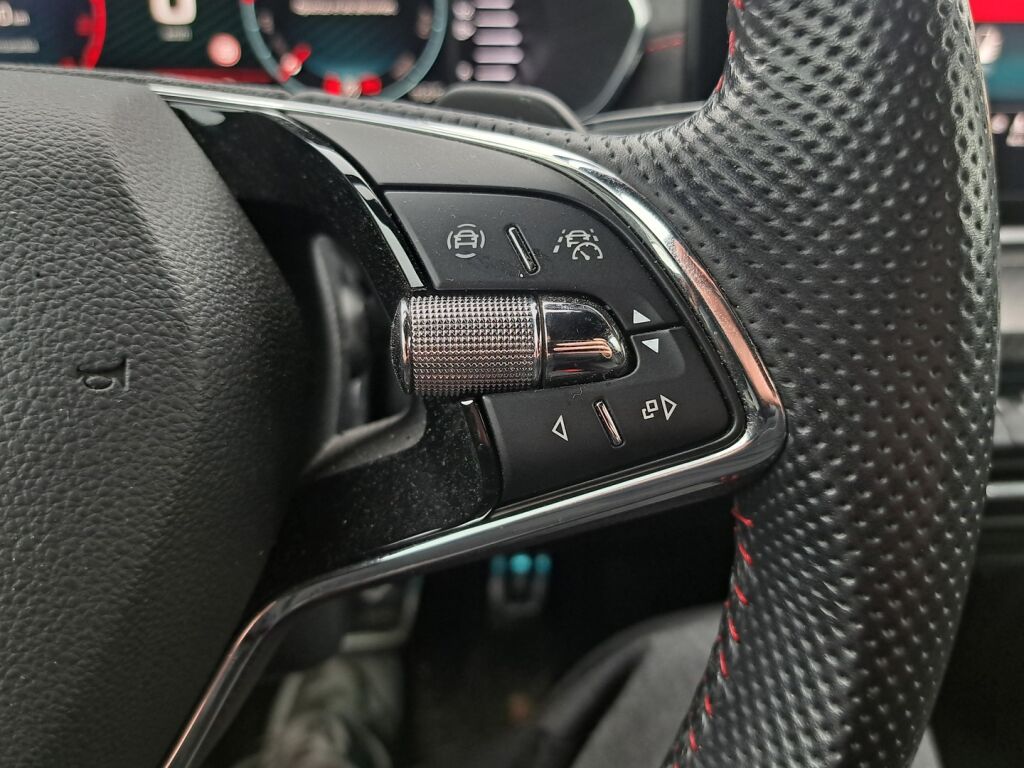 Skoda Octavia 2021 Punainen