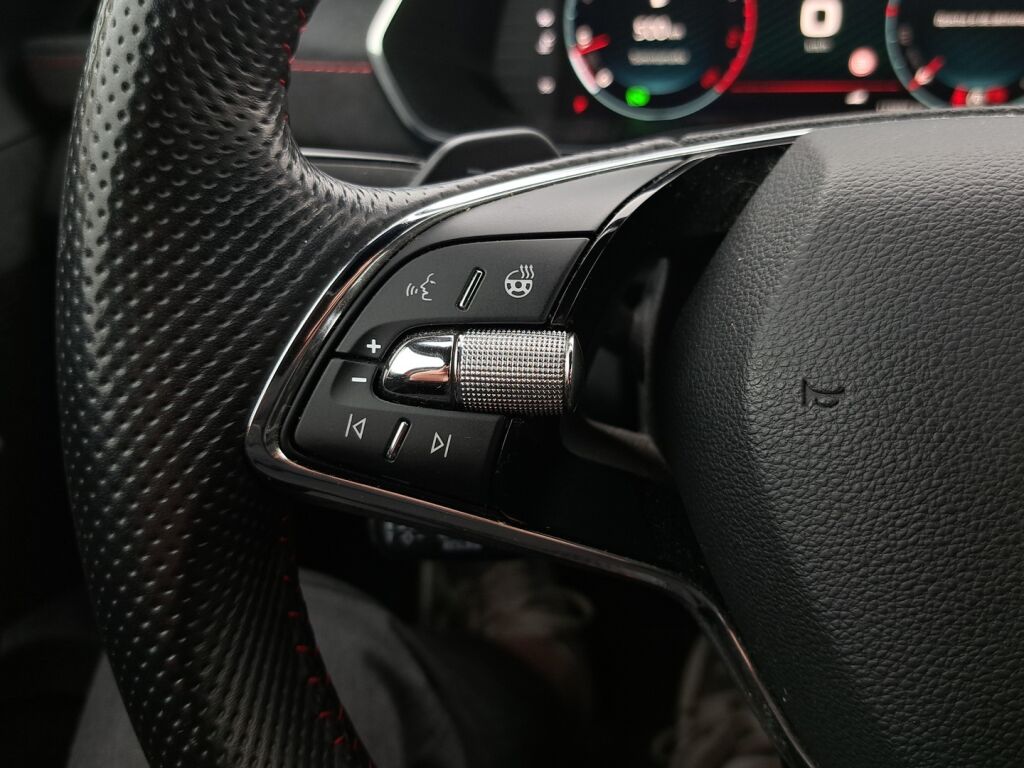 Skoda Octavia 2021 Punainen