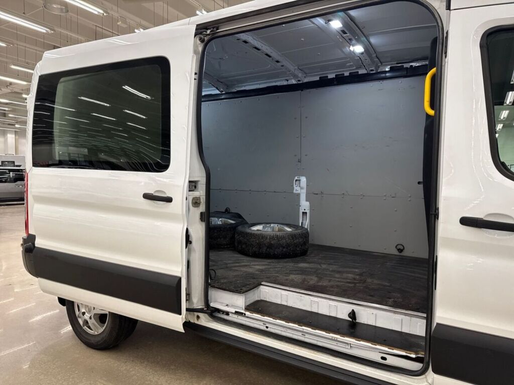 Ford Transit 2021 Valkoinen