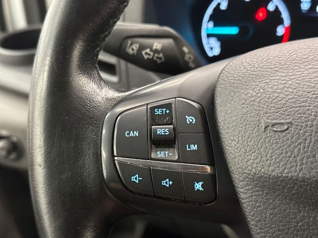 Ford Transit 2021 Valkoinen