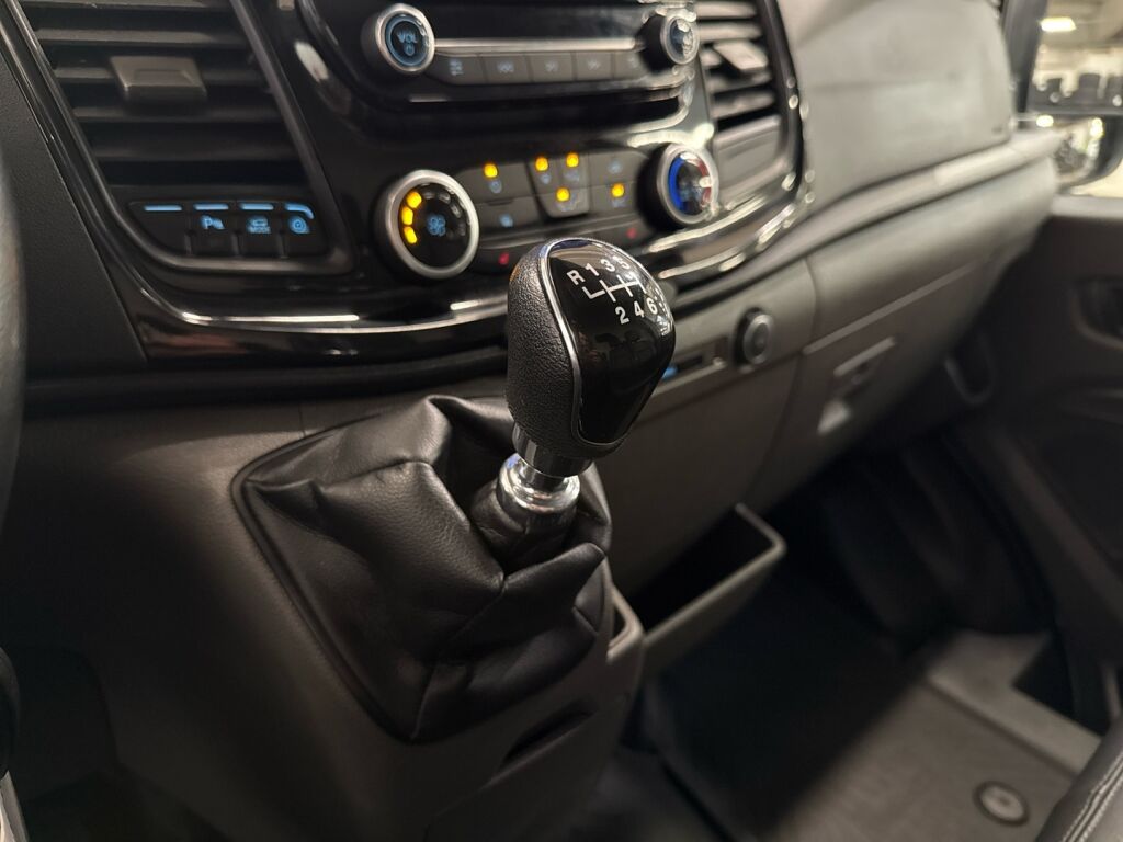 Ford Transit 2021 Valkoinen