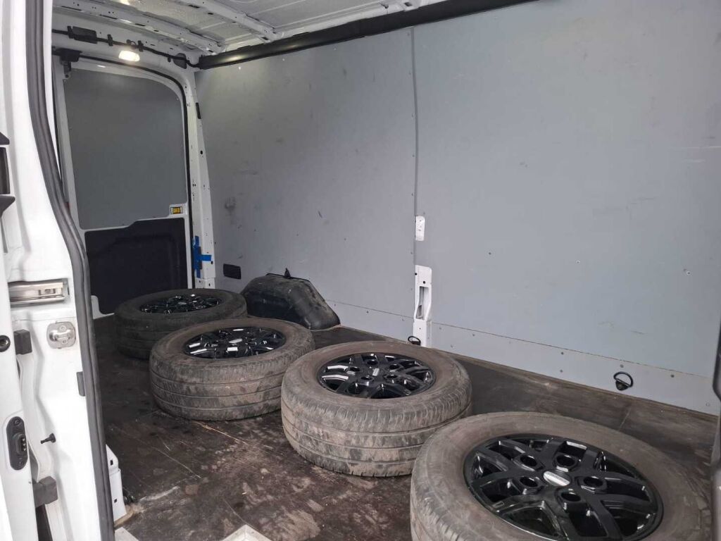 Ford Transit 2021 Valkoinen