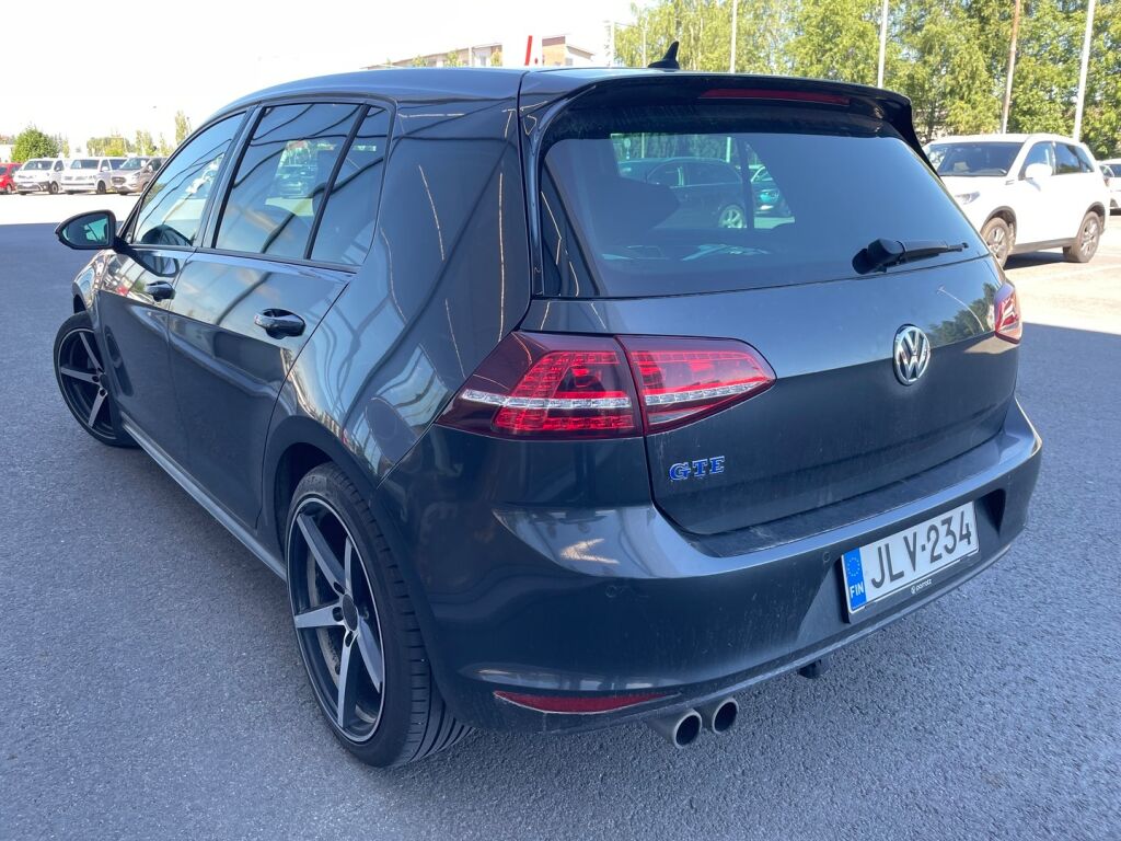 Volkswagen Golf 2015 Musta