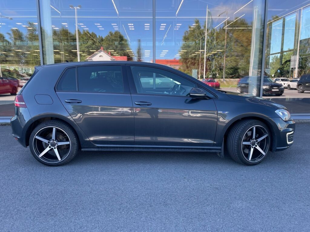 Volkswagen Golf 2015 Musta