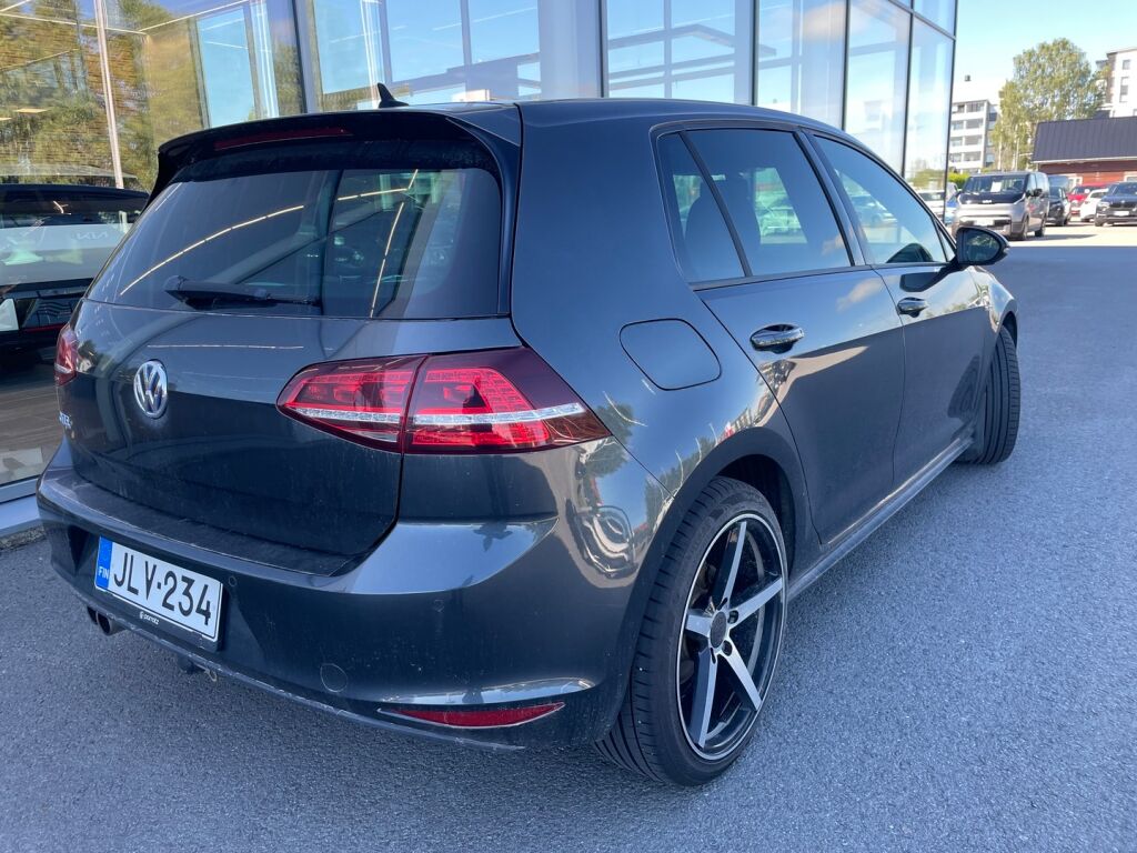 Volkswagen Golf 2015 Musta