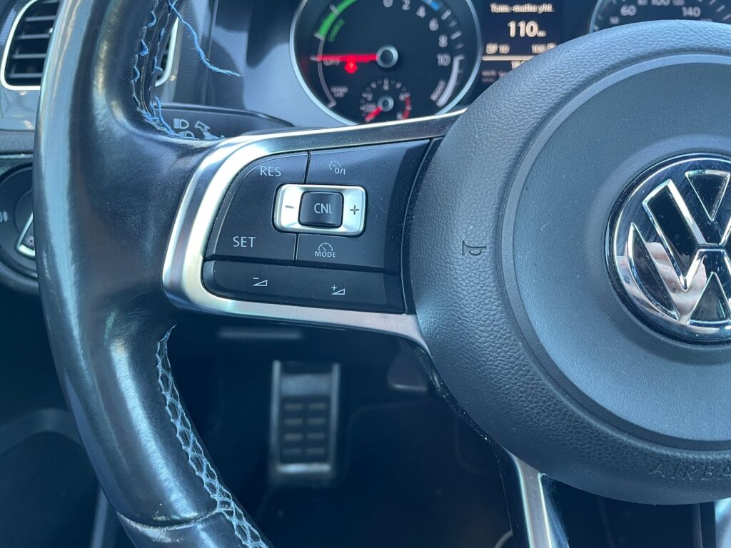 Volkswagen Golf 2015 Musta