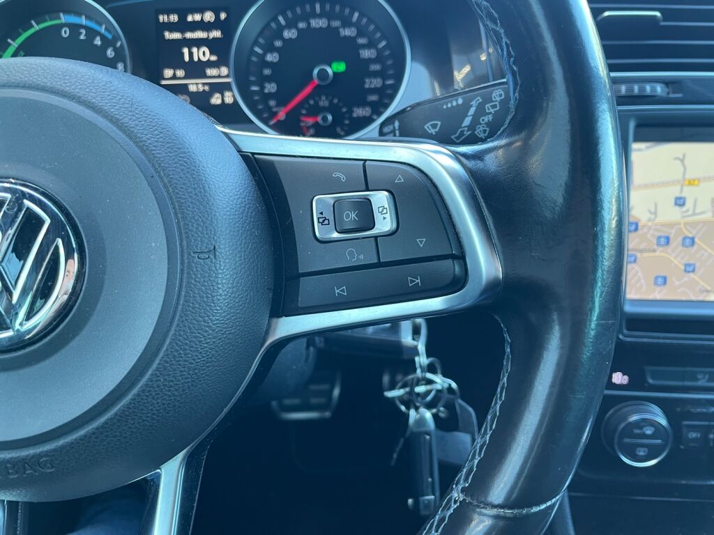 Volkswagen Golf 2015 Musta