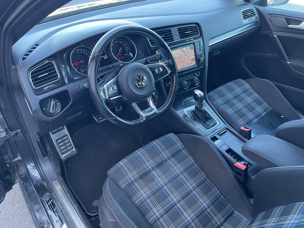 Volkswagen Golf 2015 Musta