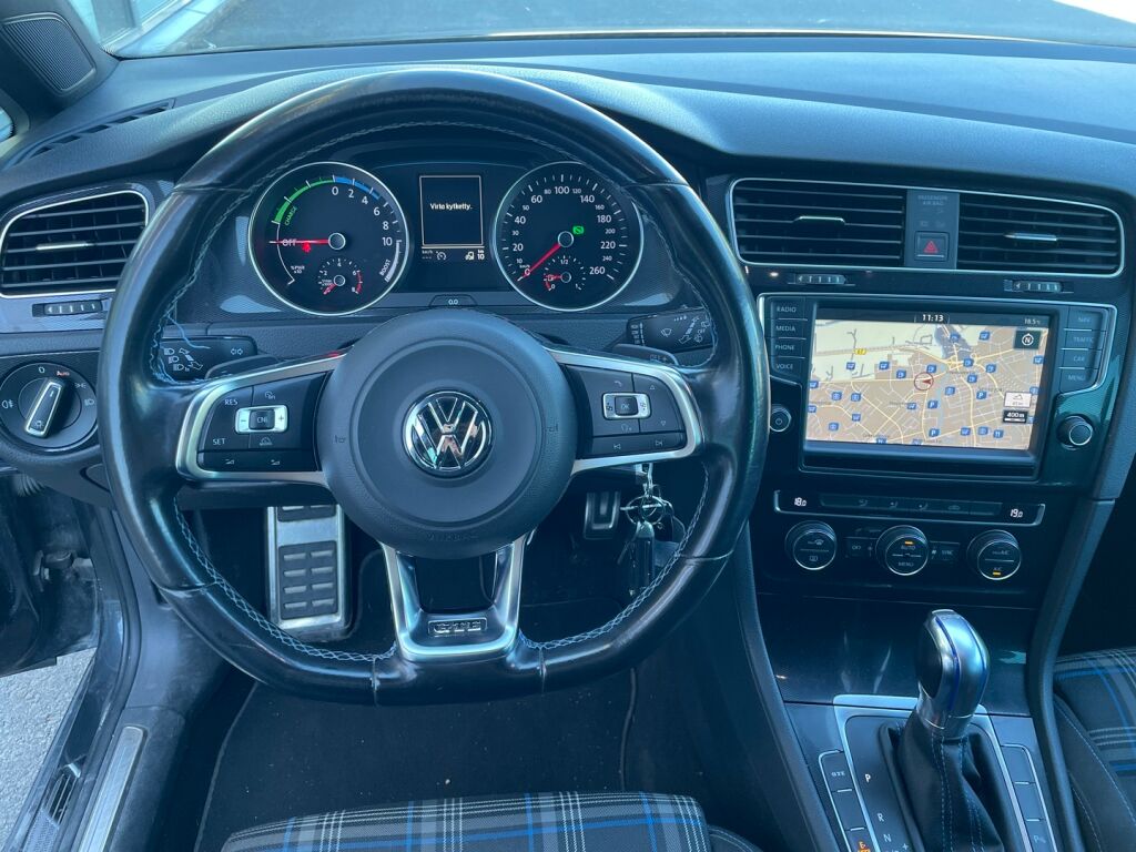 Volkswagen Golf 2015 Musta