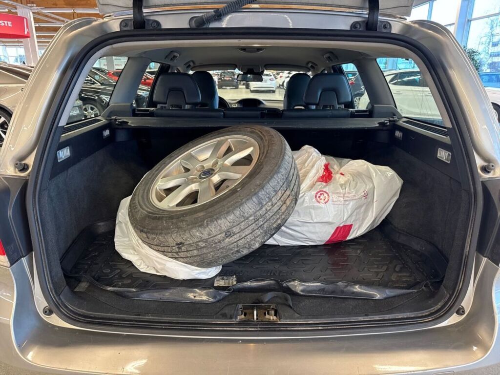 Volvo V70 2014 Ruskea (beige)