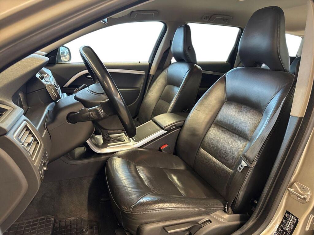 Volvo V70 2014 Ruskea (beige)