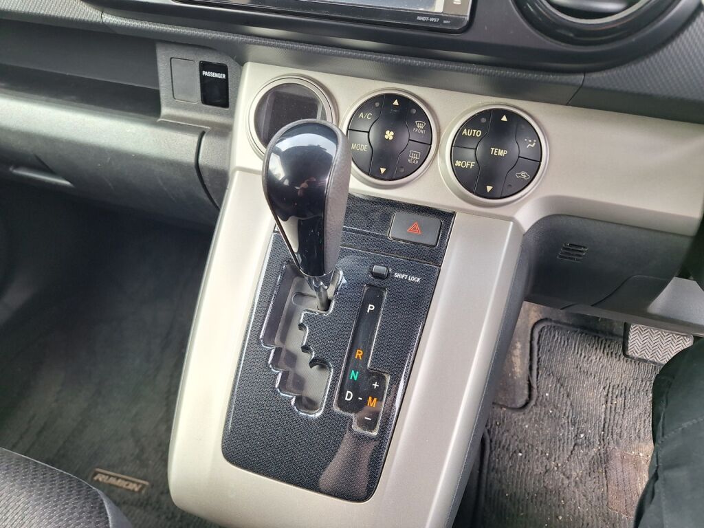 Toyota Corolla 2008 Punainen