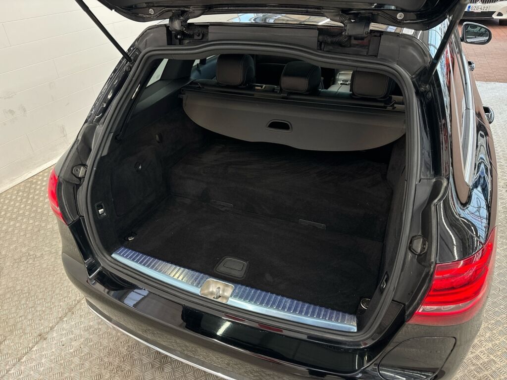 Mercedes-Benz C 2020 Musta